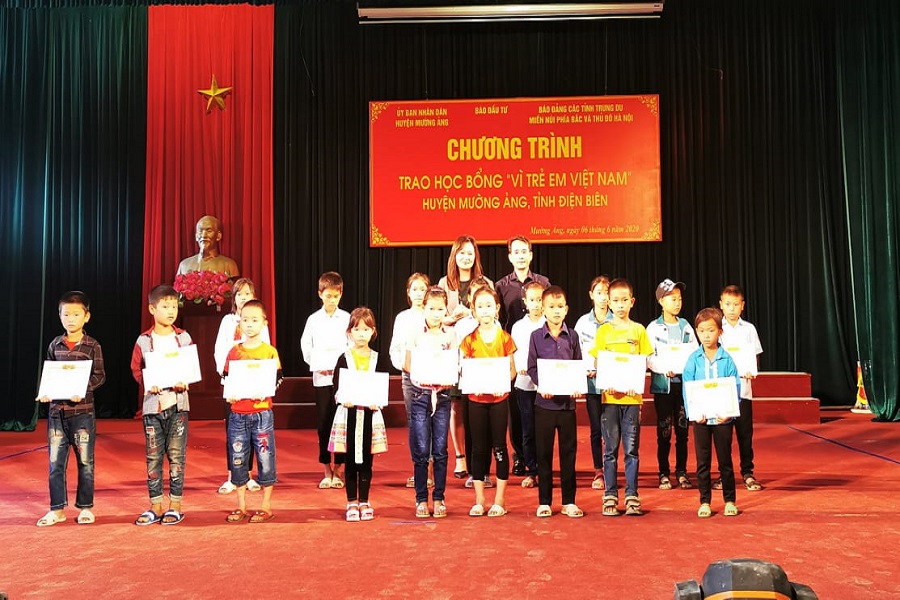 Bong88 Fun tặng học bổng cho trẻ em khó khăn tại Điện Biên